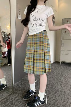 Mid-Length American Vintage Plaid Pleated Skirt for Women, High-Waisted A-Line Checkered Design, College Style for Spring and Summer