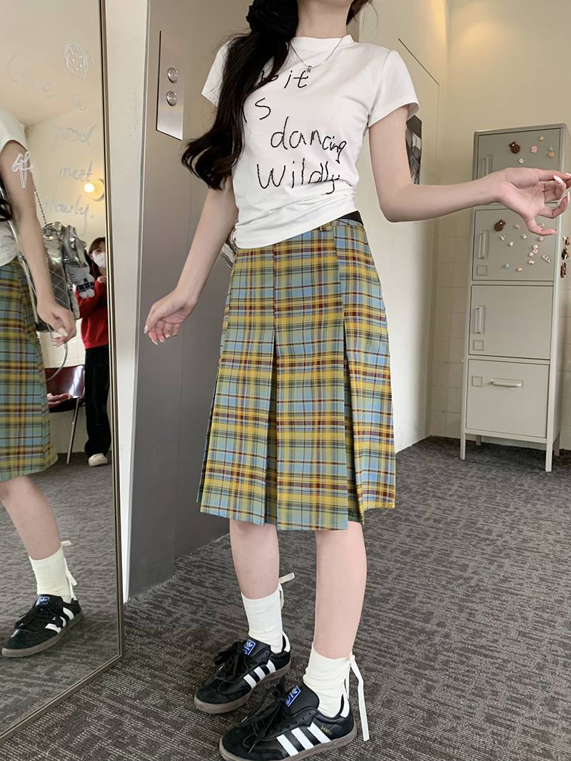 Mid-Length American Vintage Plaid Pleated Skirt for Women, High-Waisted A-Line Checkered Design, College Style for Spring and Summer Mid-Length American Vintage Plaid Pleated Skirt for Women, High-Waisted A-Line Checkered Design, College Style for Spring and Summer
