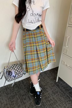 Mid-Length American Vintage Plaid Pleated Skirt for Women, High-Waisted A-Line Checkered Design, College Style for Spring and Summer