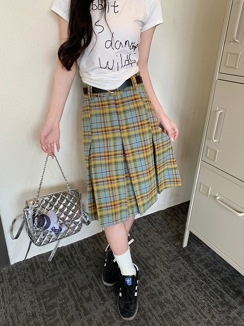 Mid-Length American Vintage Plaid Pleated Skirt for Women, High-Waisted A-Line Checkered Design, College Style for Spring and Summer Mid-Length American Vintage Plaid Pleated Skirt for Women, High-Waisted A-Line Checkered Design, College Style for Spring and Summer