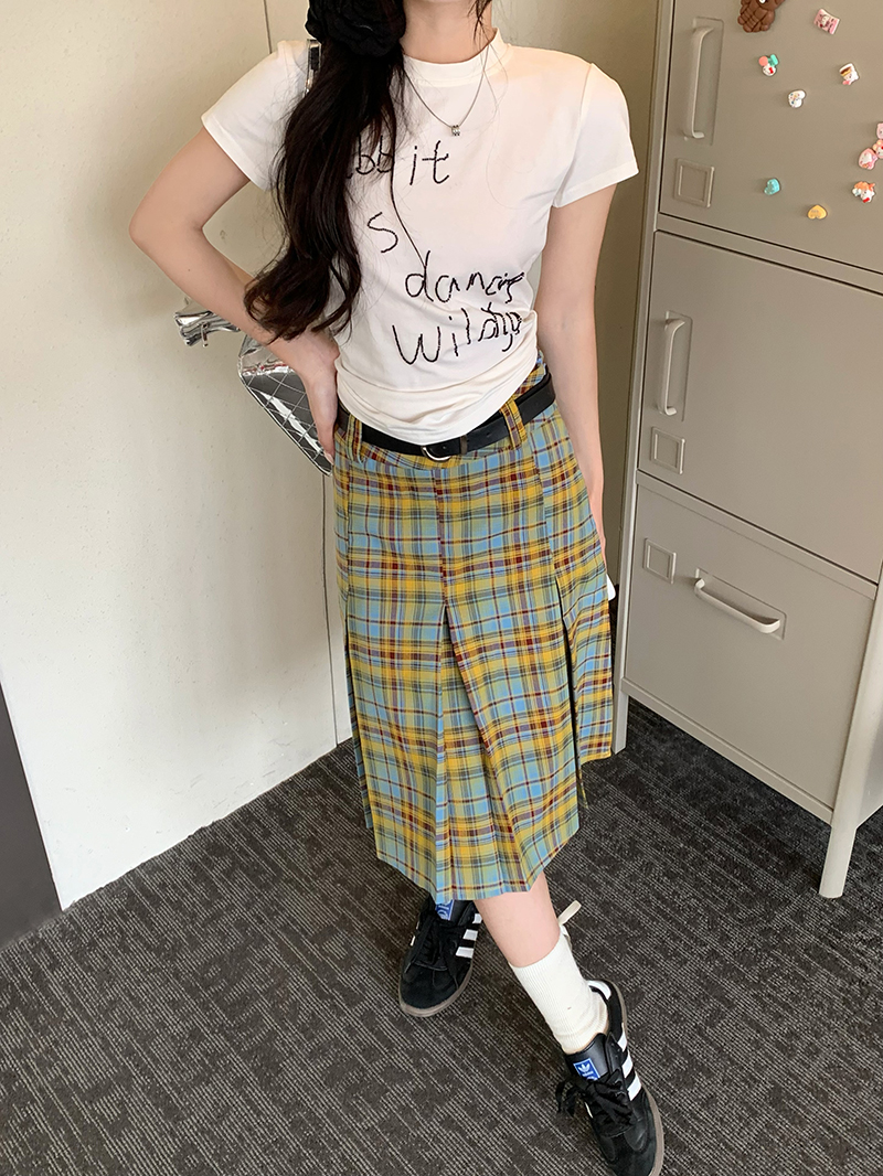 Mid-Length American Vintage Plaid Pleated Skirt for Women, High-Waisted A-Line Checkered Design, College Style for Spring and Summer Mid-Length American Vintage Plaid Pleated Skirt for Women, High-Waisted A-Line Checkered Design, College Style for Spring and Summer