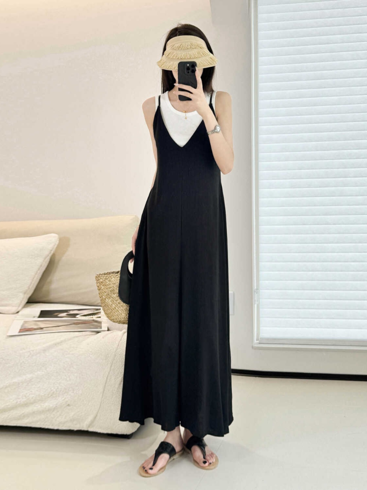 Mid-Length Cotton-Linen Swing Dress with Adjustable Straps, Black V-Neck Pocket Design, Versatile Japanese-Style Beach Fashion Mid-Length Cotton-Linen Swing Dress with Adjustable Straps, Black V-Neck Pocket Design, Versatile Japanese-Style Beach Fashion