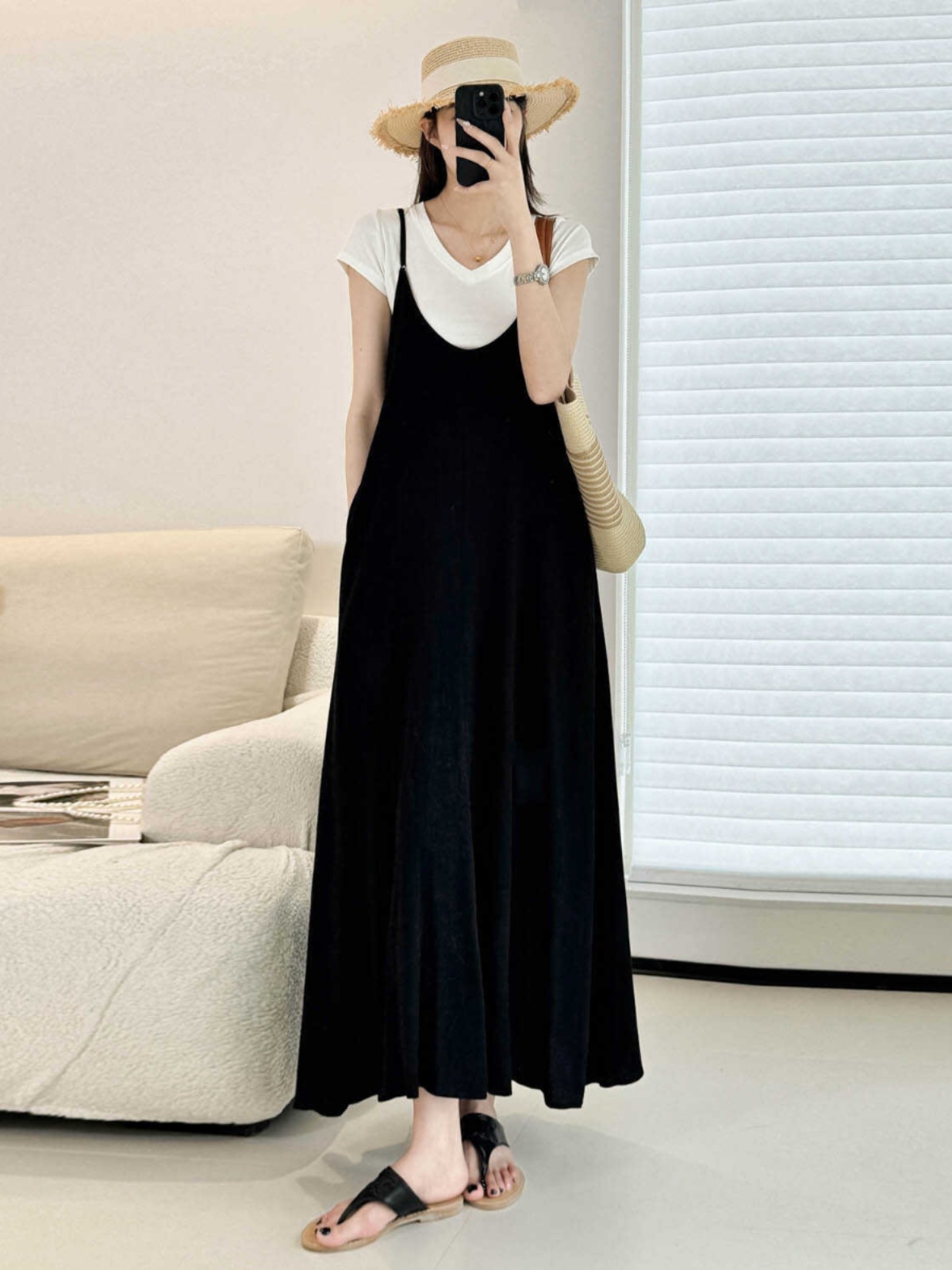 Mid-Length Cotton-Linen Swing Dress with Adjustable Straps, Black V-Neck Pocket Design, Versatile Japanese-Style Beach Fashion Mid-Length Cotton-Linen Swing Dress with Adjustable Straps, Black V-Neck Pocket Design, Versatile Japanese-Style Beach Fashion