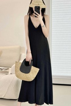 Mid-Length Cotton-Linen Swing Dress with Adjustable Straps, Black V-Neck Pocket Design, Versatile Japanese-Style Beach Fashion