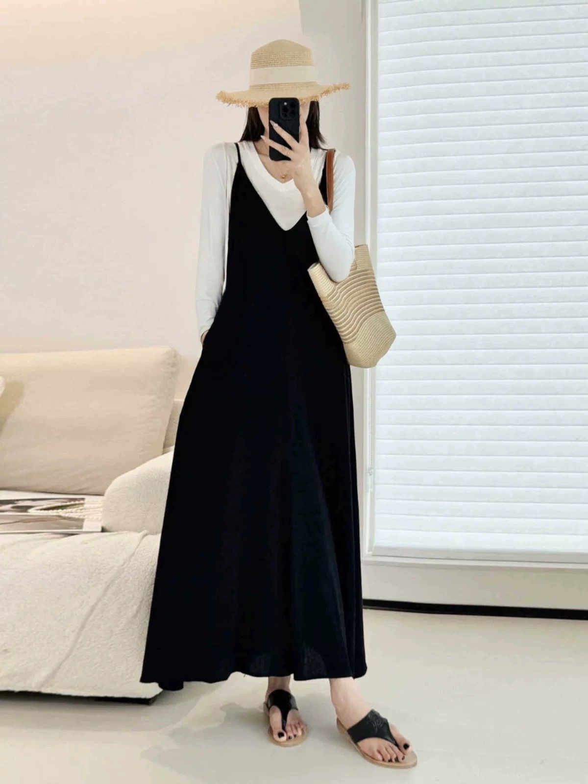 Mid-Length Cotton-Linen Swing Dress with Adjustable Straps, Black V-Neck Pocket Design, Versatile Japanese-Style Beach Fashion Mid-Length Cotton-Linen Swing Dress with Adjustable Straps, Black V-Neck Pocket Design, Versatile Japanese-Style Beach Fashion