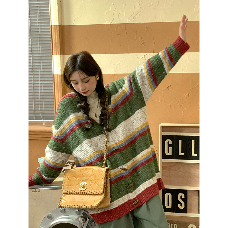 Mid-Length Knitted Sweater Coat for Women, Thickened Horn Button Cardigan, Vintage Style for Spring and Autumn Fashion Mid-Length Knitted Sweater Coat for Women, Thickened Horn Button Cardigan, Vintage Style for Spring and Autumn Fashion
