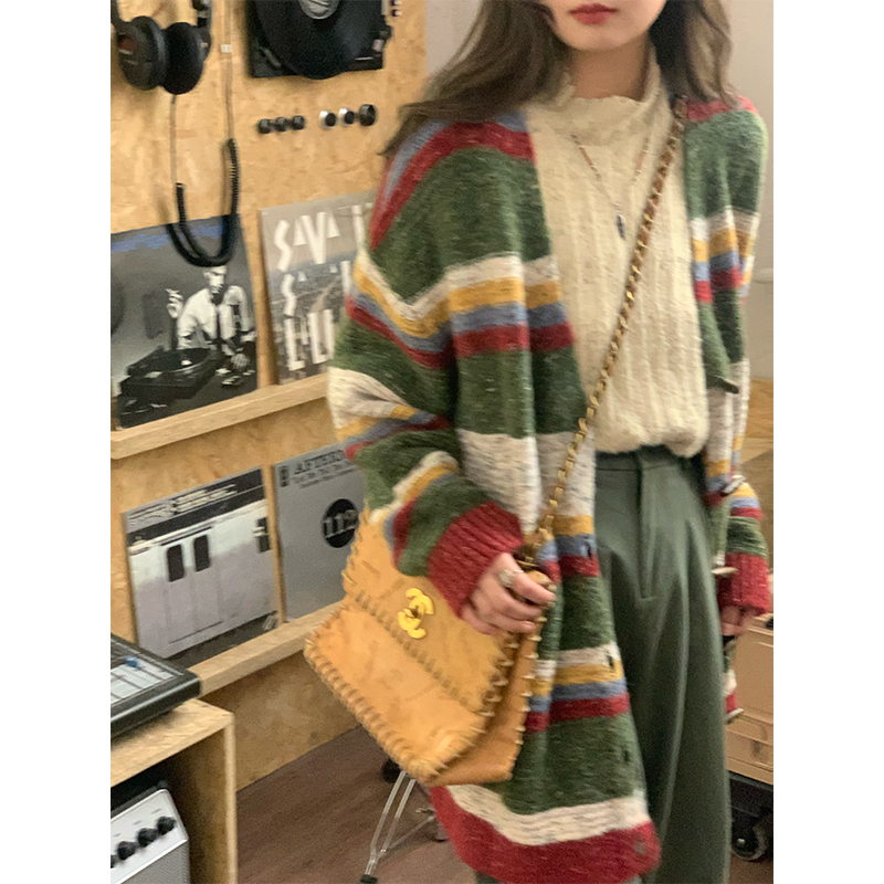 Mid-Length Knitted Sweater Coat for Women, Thickened Horn Button Cardigan, Vintage Style for Spring and Autumn Fashion Mid-Length Knitted Sweater Coat for Women, Thickened Horn Button Cardigan, Vintage Style for Spring and Autumn Fashion