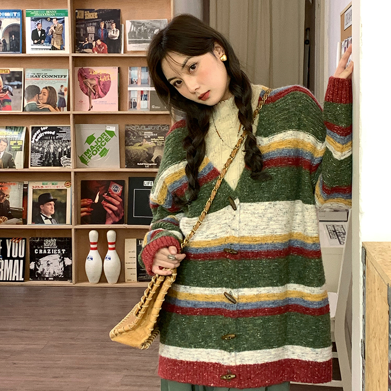 Mid-Length Knitted Sweater Coat for Women, Thickened Horn Button Cardigan, Vintage Style for Spring and Autumn Fashion Mid-Length Knitted Sweater Coat for Women, Thickened Horn Button Cardigan, Vintage Style for Spring and Autumn Fashion