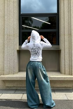 Millennium Street Music Score Embroidery Portrait Gradient Print Waist-Defining Slim Fit Hoodie for Trendy Streetwear Style