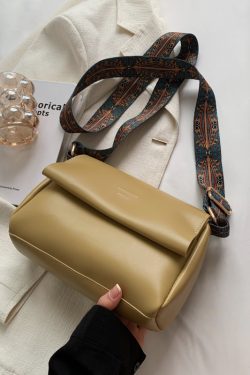 Minimalist British Retro Shoulder Bag - Soft Leather Crossbody Small Square Bag for Women, Versatile High-End Commuting Style