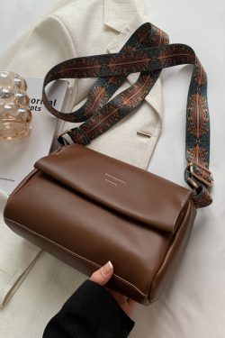 Minimalist British Retro Shoulder Bag - Soft Leather Crossbody Small Square Bag for Women, Versatile High-End Commuting Style