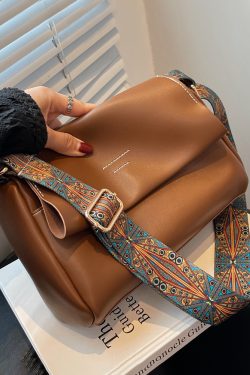 Minimalist British Retro Shoulder Bag - Soft Leather Crossbody Small Square Bag for Women, Versatile High-End Commuting Style