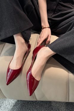 Minimalist Genuine Leather Pointed Flat Shoes for Women - Elegant and Versatile OL Style, Comfortable Deer and Nara Design