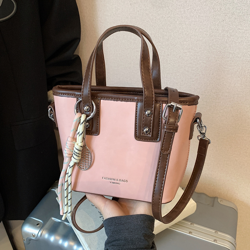 Minimalist High-End Color-Blocking Tote Bucket Bag for Women – Trendy Versatile Shoulder Crossbody Handbag 2025 Minimalist High-End Color-Blocking Tote Bucket Bag for Women – Trendy Versatile Shoulder Crossbody Handbag 2025