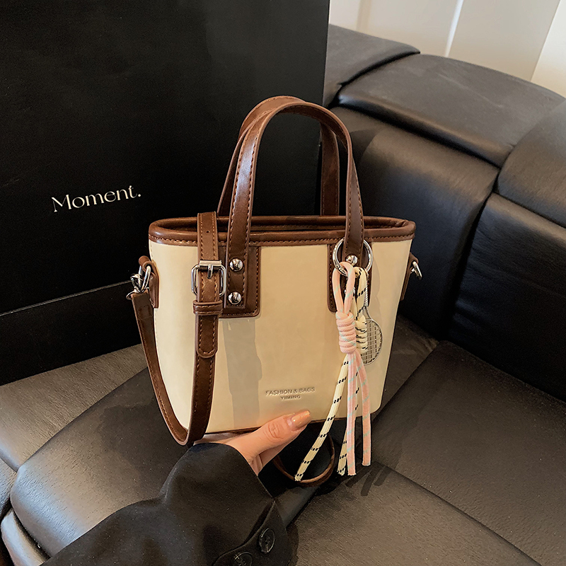 Minimalist High-End Color-Blocking Tote Bucket Bag for Women – Trendy Versatile Shoulder Crossbody Handbag 2025 Minimalist High-End Color-Blocking Tote Bucket Bag for Women – Trendy Versatile Shoulder Crossbody Handbag 2025