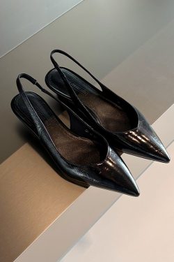 Minimalist Pointed Toe Flat Sandals for Women - Subtle Wedge Heel, Stylish Commuting Design, Perfect for Everyday Wear