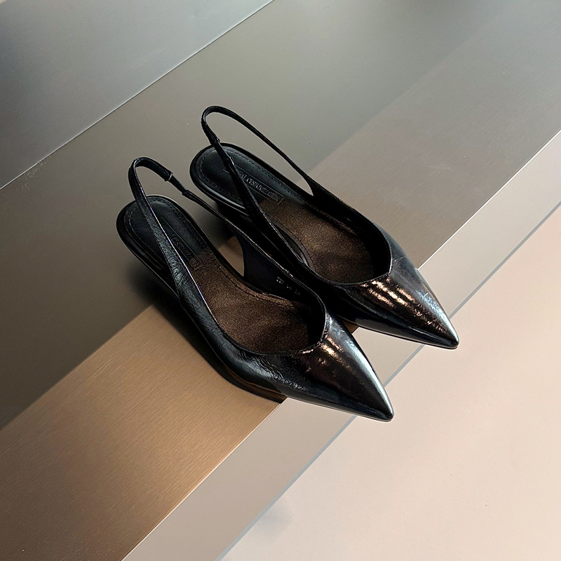 Minimalist Pointed Toe Flat Sandals for Women - Subtle Wedge Heel, Stylish Commuting Design, Perfect for Everyday Wear Minimalist Pointed Toe Flat Sandals for Women - Subtle Wedge Heel, Stylish Commuting Design, Perfect for Everyday Wear