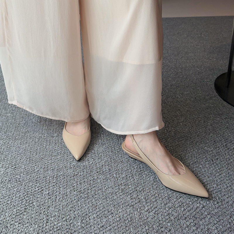 Minimalist Pointed Toe Flat Sandals for Women - Subtle Wedge Heel, Stylish Commuting Design, Perfect for Everyday Wear Minimalist Pointed Toe Flat Sandals for Women - Subtle Wedge Heel, Stylish Commuting Design, Perfect for Everyday Wear