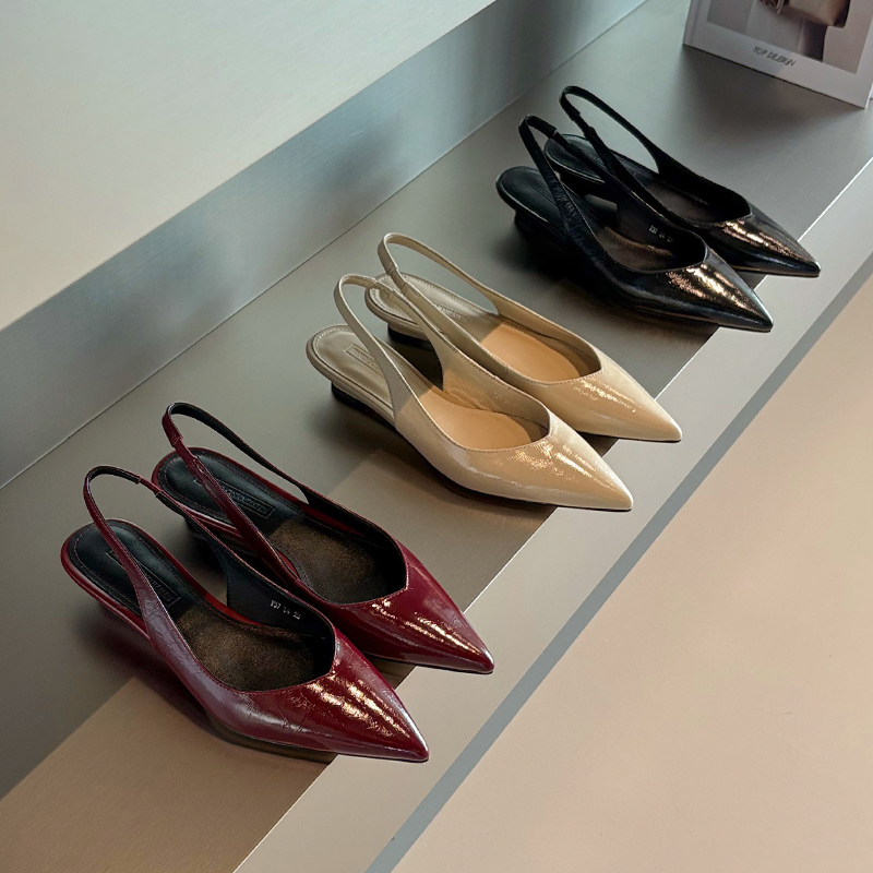 Minimalist Pointed Toe Flat Sandals for Women - Subtle Wedge Heel, Stylish Commuting Design, Perfect for Everyday Wear Minimalist Pointed Toe Flat Sandals for Women - Subtle Wedge Heel, Stylish Commuting Design, Perfect for Everyday Wear