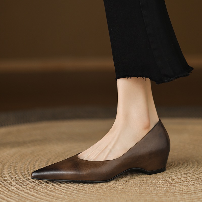 Minimalist Pointed Toe Shallow Mouth Genuine Leather Single Shoes for Women - Retro OL Style, Elegant Commuting Footwear Minimalist Pointed Toe Shallow Mouth Genuine Leather Single Shoes for Women - Retro OL Style, Elegant Commuting Footwear