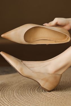 Minimalist Pointed Toe Shallow Mouth Genuine Leather Single Shoes for Women - Retro OL Style, Elegant Commuting Footwear