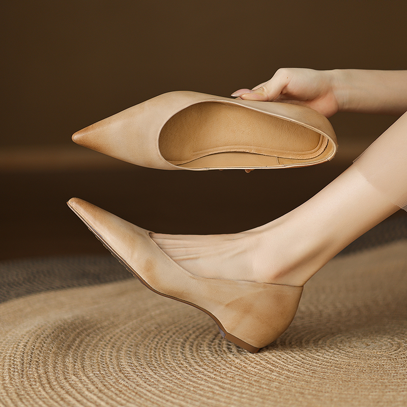 Minimalist Pointed Toe Shallow Mouth Genuine Leather Single Shoes for Women - Retro OL Style, Elegant Commuting Footwear Minimalist Pointed Toe Shallow Mouth Genuine Leather Single Shoes for Women - Retro OL Style, Elegant Commuting Footwear