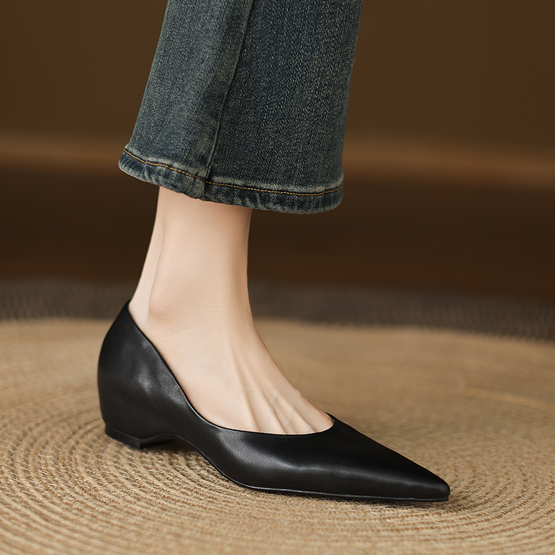 Minimalist Pointed Toe Shallow Mouth Genuine Leather Single Shoes for Women - Retro OL Style, Elegant Commuting Footwear Minimalist Pointed Toe Shallow Mouth Genuine Leather Single Shoes for Women - Retro OL Style, Elegant Commuting Footwear