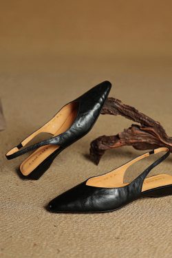 Minimalist V-Shaped Genuine Leather Toe Sandals for Comfortable Commuting - Versatile Slimming Design in Light Luxury Style