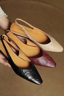 Minimalist V-Shaped Genuine Leather Toe Sandals for Comfortable Commuting - Versatile Slimming Design in Light Luxury Style