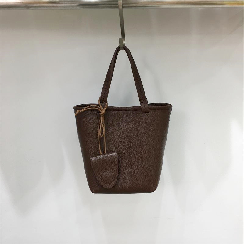 Minimalist Versatile Bucket Bag in Lychee Texture - Small Dirty Cabinet Niche Shoulder Crossbody Handbag for Everyday Use Minimalist Versatile Bucket Bag in Lychee Texture - Small Dirty Cabinet Niche Shoulder Crossbody Handbag for Everyday Use