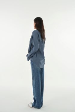 Minimalist Vintage Long-Sleeve Shirt - Slightly Loose Fit, Retro Style for Effortless Chic Fashion