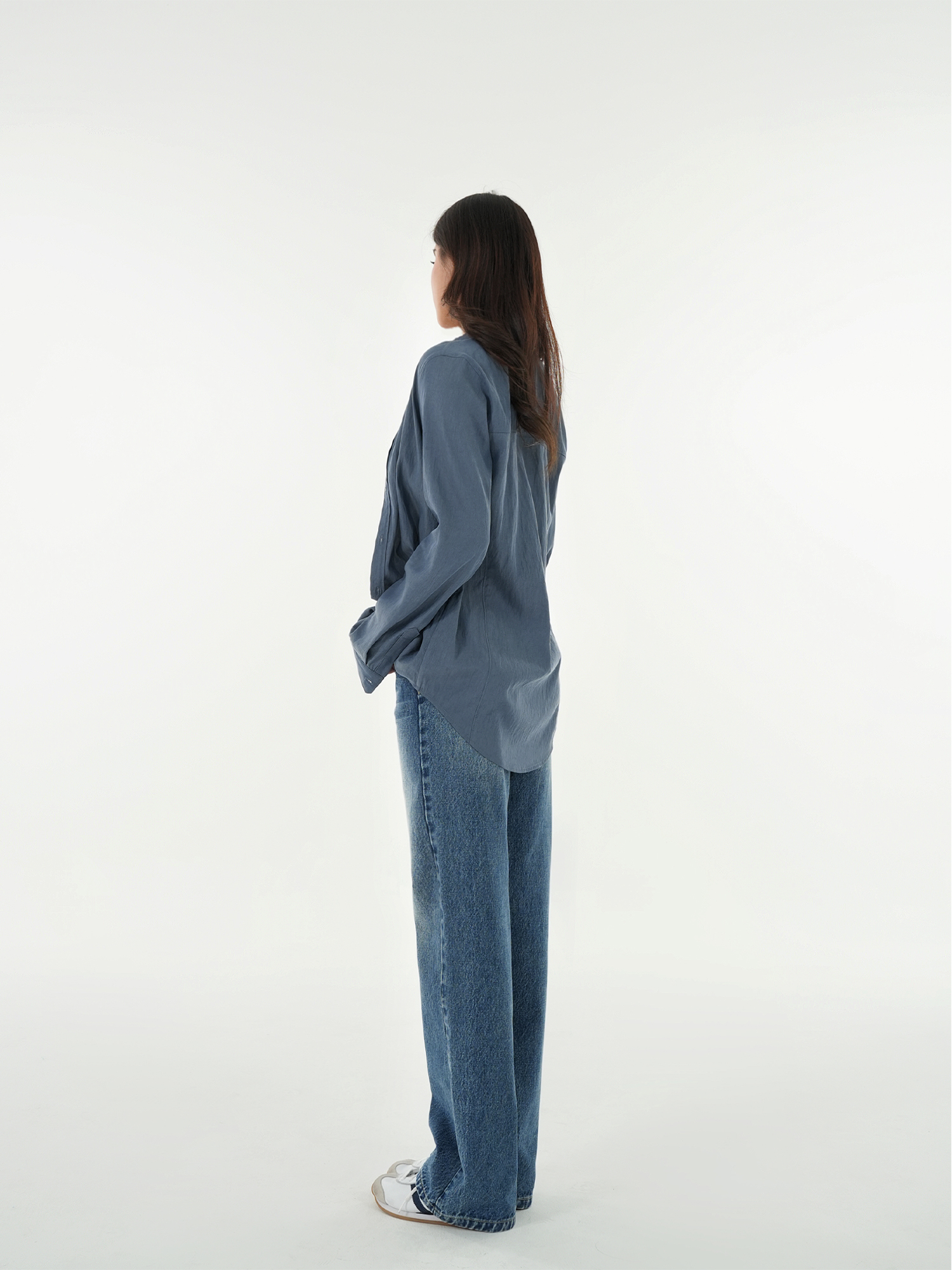 Minimalist Vintage Long-Sleeve Shirt - Slightly Loose Fit, Retro Style for Effortless Chic Fashion Minimalist Vintage Long-Sleeve Shirt - Slightly Loose Fit, Retro Style for Effortless Chic Fashion