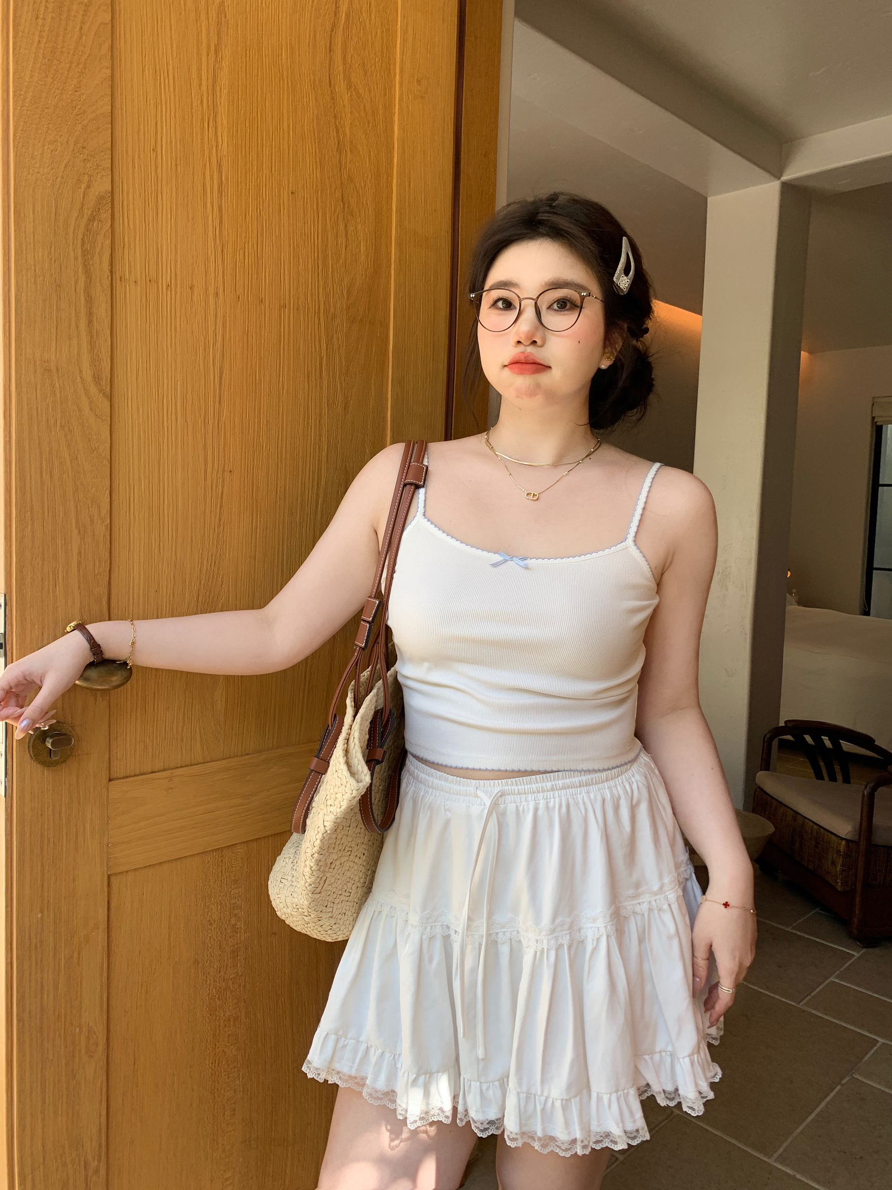 Multi-Version Floral Vest with Vintage Small V-Neck Plus-Size Top for Chubby Figures - Energetic Sweet Style Multi-Version Floral Vest with Vintage Small V-Neck Plus-Size Top for Chubby Figures - Energetic Sweet Style