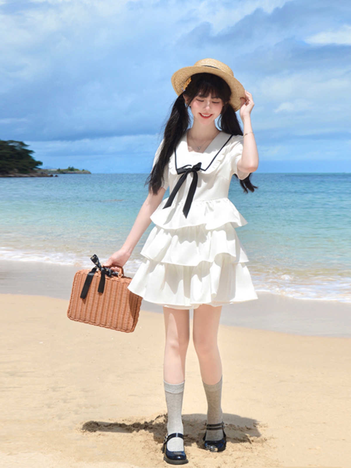 Navy Collar Bowknot College Style Mid-Length Dress with Pudding Bear Print and Cake Skirt – Vintage-Inspired Fashion for Y2K Lovers Navy Collar Bowknot College Style Mid-Length Dress with Pudding Bear Print and Cake Skirt – Vintage-Inspired Fashion for Y2K Lovers