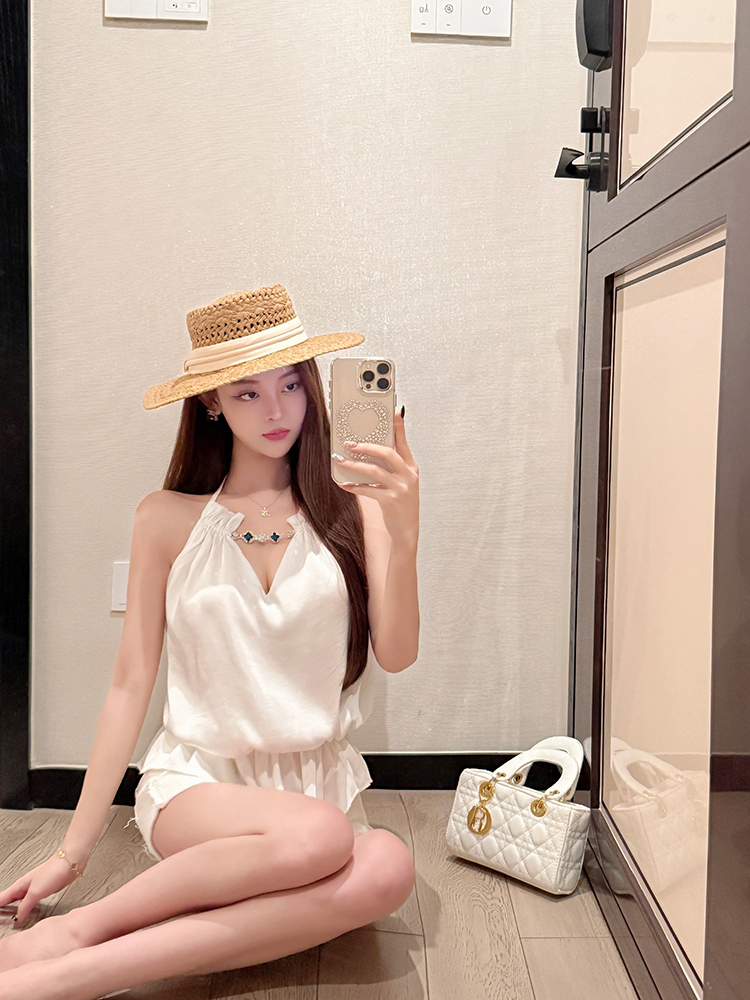 New Satin Vest Top Shirt - Heavy-Duty Internet Celebrity Design, Trendy Y2K Style, Chic Fashion for Modern Looks New Satin Vest Top Shirt - Heavy-Duty Internet Celebrity Design, Trendy Y2K Style, Chic Fashion for Modern Looks