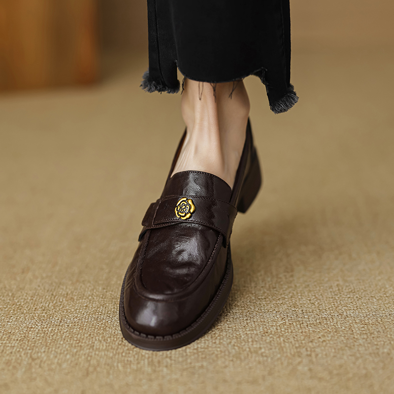 Non-Luxury Genuine Leather Camellia Slip-On Loafers for Women - 2025 Retro Low Heeled Flats, Vintage Inspired Fashion Non-Luxury Genuine Leather Camellia Slip-On Loafers for Women - 2025 Retro Low Heeled Flats, Vintage Inspired Fashion