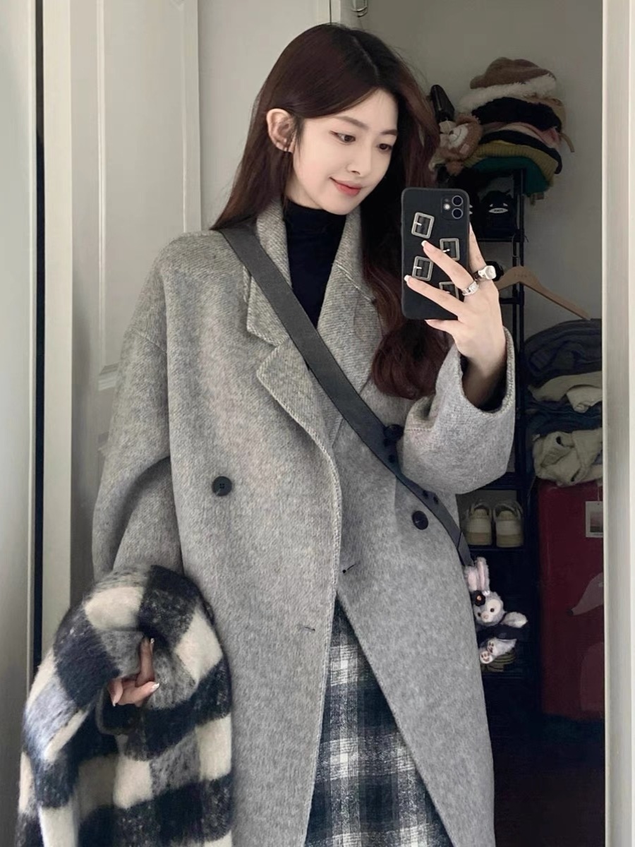 Oatmeal Cashmere Coat for Women, Mid-Length 2024 Winter Korean Style High-End Down Jacket with Thick Inner Lining Outerwear Oatmeal Cashmere Coat for Women, Mid-Length 2024 Winter Korean Style High-End Down Jacket with Thick Inner Lining Outerwear