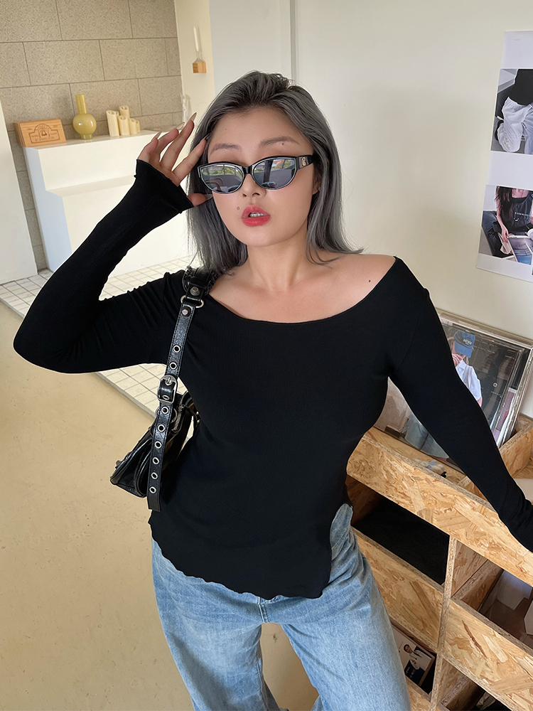 Off-Shoulder Long Sleeve T-Shirt for Women - Slimming Autumn Design, Low Neck Sexy Top, Trendy Y2K Style Off-Shoulder Long Sleeve T-Shirt for Women - Slimming Autumn Design, Low Neck Sexy Top, Trendy Y2K Style