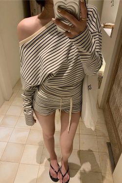 Off-Shoulder Long Sleeve Waist-Cinching Black and White Striped Top with Cotton Shorts - Casual Y2K Outfit