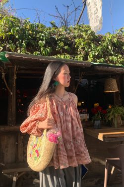 Off-Shoulder Retro Embroidered Cotton Doll Shirt - Women's Spring Lantern Sleeve Top in Rose Bay Style