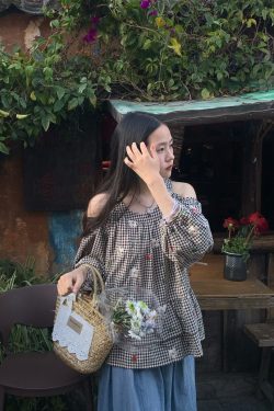 Off-Shoulder Retro Embroidered Cotton Doll Shirt - Women's Spring Lantern Sleeve Top in Rose Bay Style