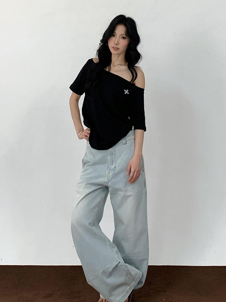 Off-Shoulder Short Sleeve Black T-Shirt with Cross Print - Loose Fit Summer Top for Women, Trendy Spicy Girl Style Off-Shoulder Short Sleeve Black T-Shirt with Cross Print - Loose Fit Summer Top for Women, Trendy Spicy Girl Style