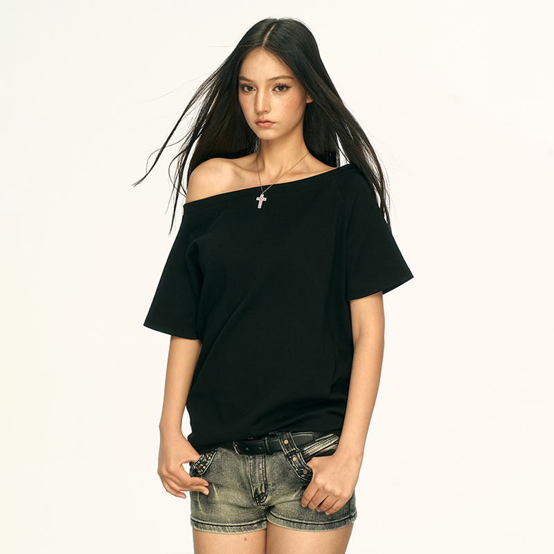 Off-Shoulder Short Sleeve T-Shirt for Women - Spicy Girl Style, Loose Fit, Summer 2025 Trend, American-Inspired Fashion Off-Shoulder Short Sleeve T-Shirt for Women - Spicy Girl Style, Loose Fit, Summer 2025 Trend, American-Inspired Fashion