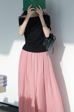 Off-Shoulder Short-Sleeved Top - Women's Summer French Style Thin Stretchy Knit in Light Colors - Elegant & Chic Essentials