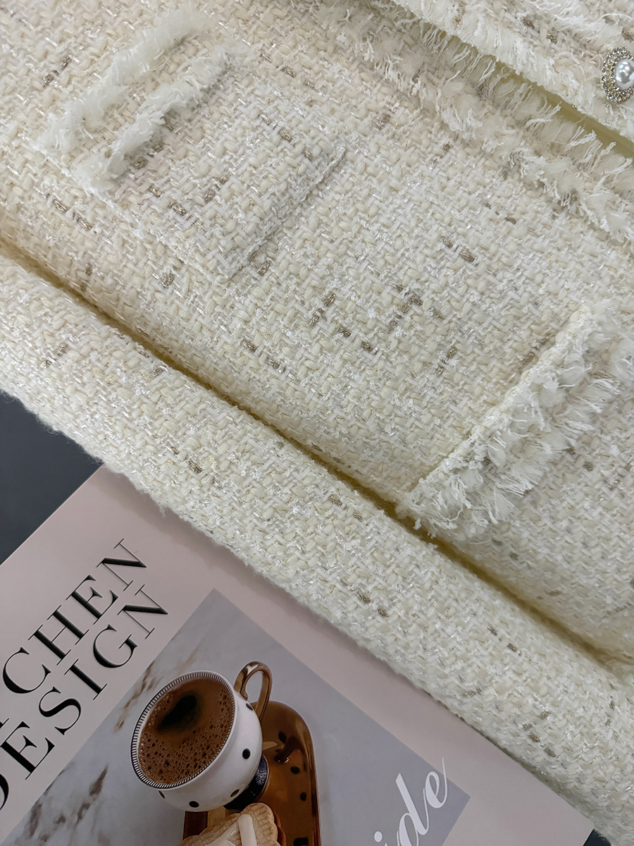 Off-White Lightweight Luxury Short Jacket for Women, Stylish Tassel Design for Autumn and Winter 2024, Elegant Layering Piece Off-White Lightweight Luxury Short Jacket for Women, Stylish Tassel Design for Autumn and Winter 2024, Elegant Layering Piece