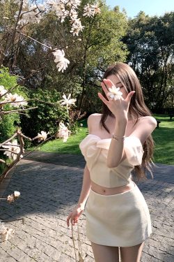 Off-White Strapless Top and Skirt Two-Piece Set for Women - Summer Floral Design, Perfect for Sakura Season Fashion