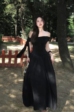 One-Shoulder Black Dress with Flowing Ribbon Big Skirt - Elegant Summer Slim Fit Hepburn Style for Women
