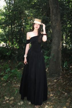 One-Shoulder Black Dress with Flowing Ribbon Big Skirt - Elegant Summer Slim Fit Hepburn Style for Women