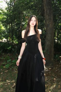 One-Shoulder Black Dress with Flowing Ribbon Big Skirt - Elegant Summer Slim Fit Hepburn Style for Women