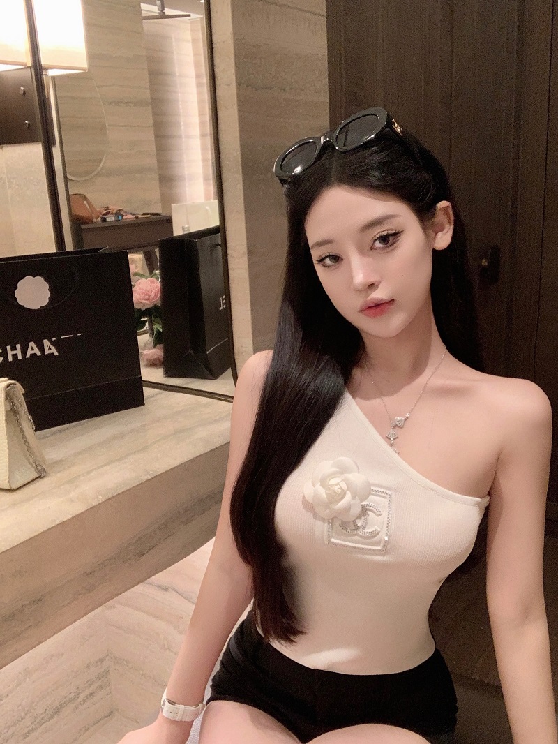 One-Shoulder Camisole for Women - Fashionable Slim Fit Summer Top with Camellia Design - Sexy Y2K Style One-Shoulder Camisole for Women - Fashionable Slim Fit Summer Top with Camellia Design - Sexy Y2K Style